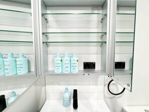Interior - Lush City Escape - 1B Studio Near Skytower vs Pool (Auckland)