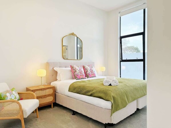 4 bedrooms, iron/ironing board, WiFi, bed sheets