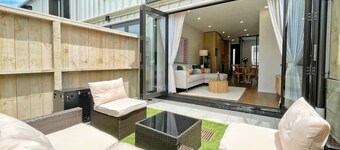 Tranquil Townhouse 2BR & 1 Study with Free Parking