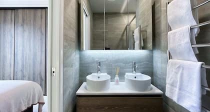 Tranquil Townhouse 2BR & 1 Study with Free Parking