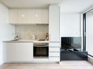 Fridge, microwave, oven, stovetop