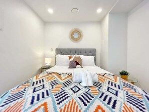 1 bedroom, iron/ironing board, WiFi, bed sheets - Cityscape Bliss Aircon 1BR Studio Central Living (Auckland)