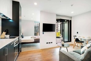 1 habitación, tabla de planchar con plancha, wifi y ropa de cama