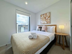 2 chambres, fer et planche à repasser, Wi-Fi, draps fournis