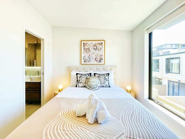 2 bedrooms, iron/ironing board, WiFi, bed sheets