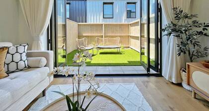 Rare Retreat Stylish 2BR Townhouse vs AC & Parking