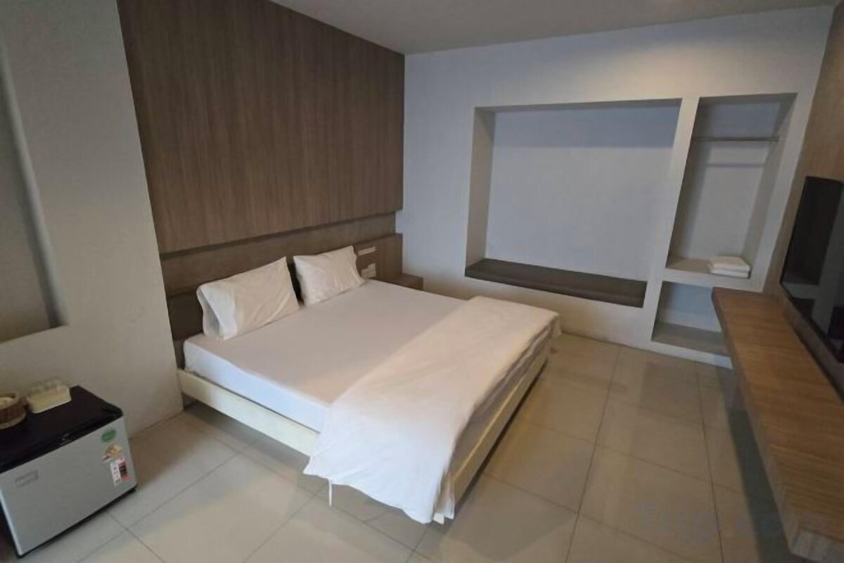 Iron/ironing board (on request), WiFi (free)