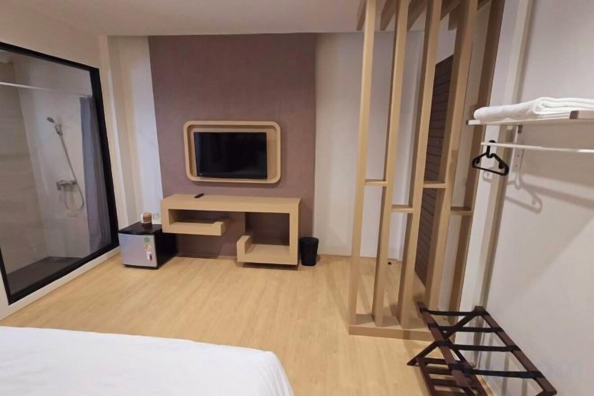 Iron/ironing board (on request), WiFi (free)