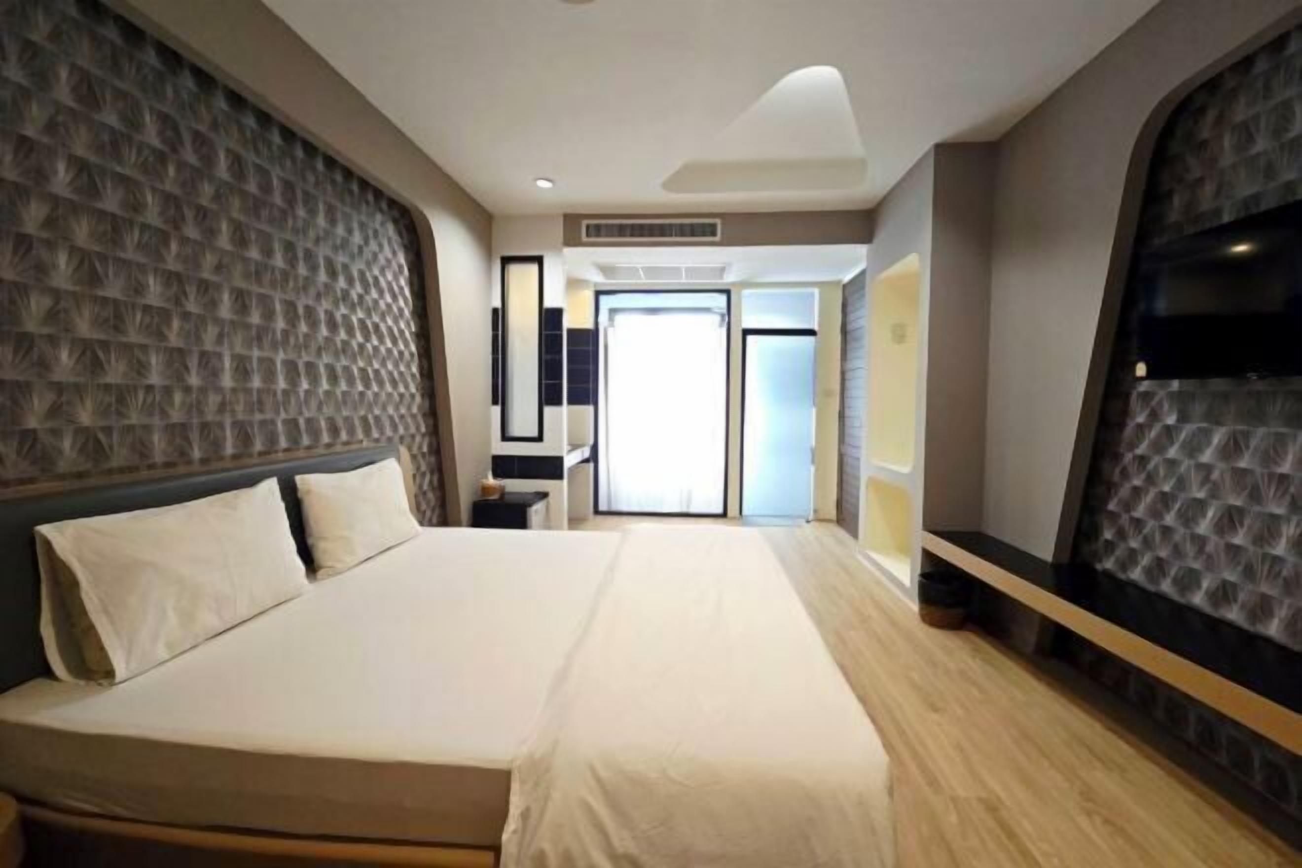 Iron/ironing board, free WiFi