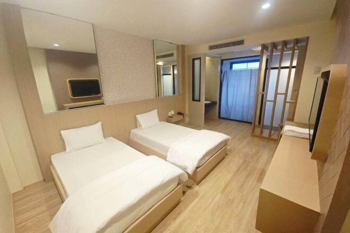 Iron/ironing board, free WiFi