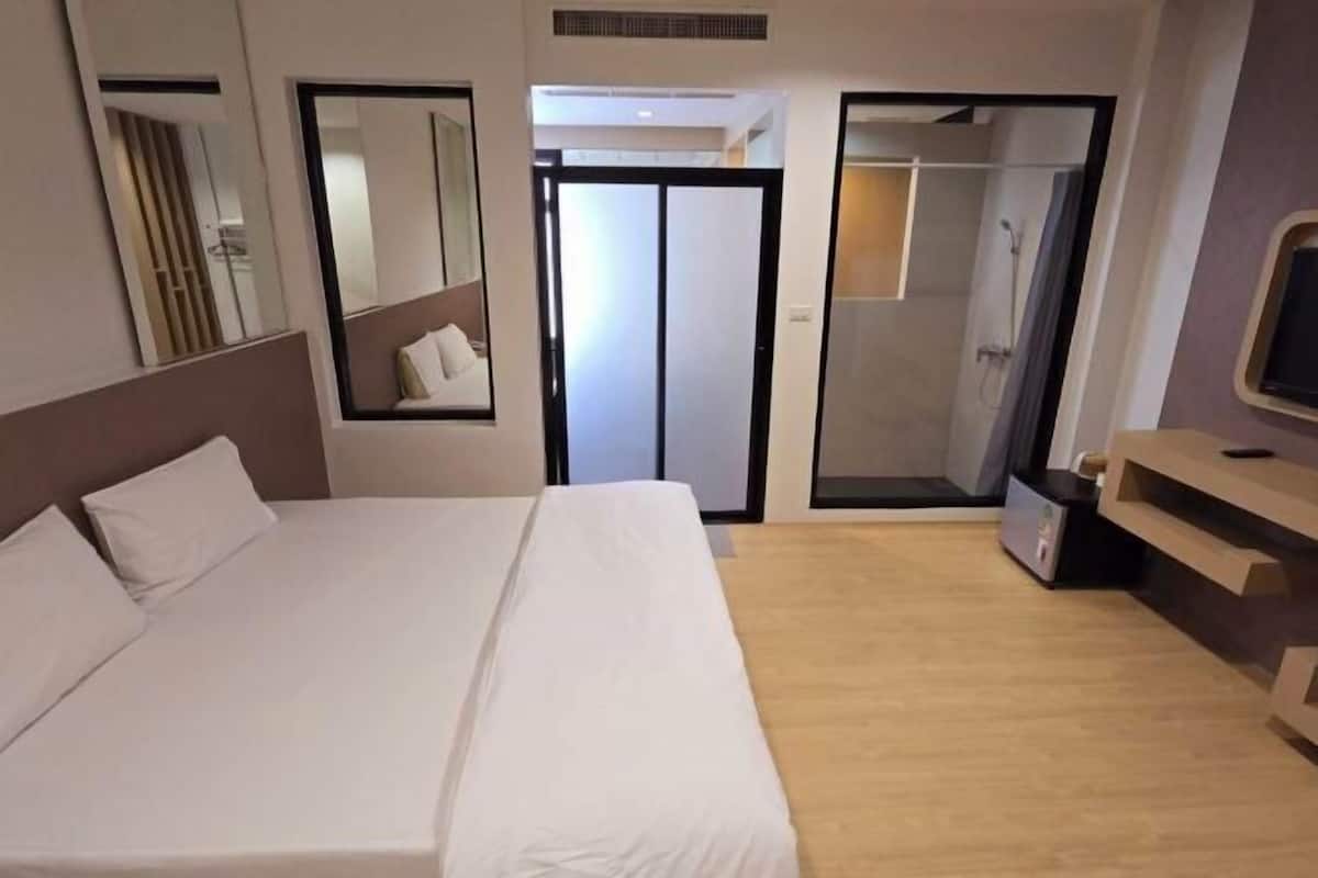Iron/ironing board (on request), WiFi (free)
