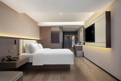 Signature Double Room | Down comforters, free minibar, laptop workspace, blackout drapes