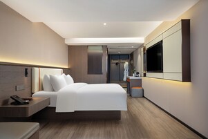 Signature Double Room | Down comforters, free minibar, laptop workspace, blackout drapes