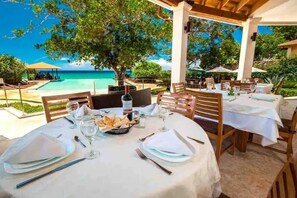 Outdoor dining - Luxurious & Charming 3BR VILLA Palmas Del Mar Pool/Jacuzzi/BBQ in lovely Sosúa (Sosúa)