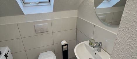 Serviettes fournies, papier de toilette