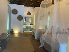 Bungalow familiar, vistas a la laguna | Caja fuerte, wifi gratis, ropa de cama