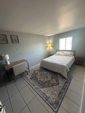 2 室のベッドルーム、WiFi (無料)、ベッドシーツ