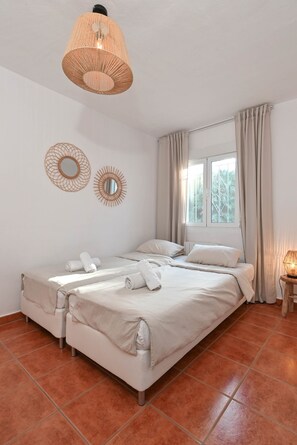 3 quartos, Wi-Fi de cortesia, roupa de cama