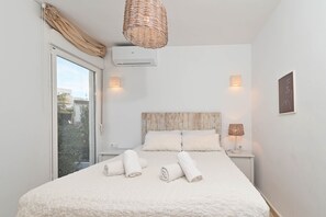 3 slaapkamers, een strijkplank/strijkijzer, gratis wifi, beddengoed