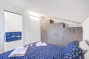 1 chambre, fer et planche à repasser, accès au Wi-Fi (inclus)