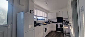 Cozy Shotts House with 2 Bedrooms