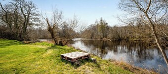 2 Bed Chalet - Sleeps 3 - River and mountain views