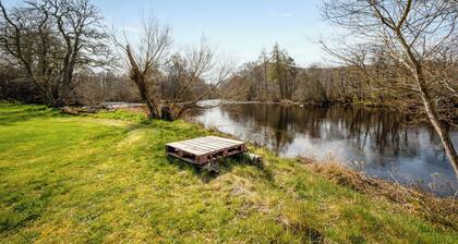 2 Bed Chalet - Sleeps 3 - River and mountain views