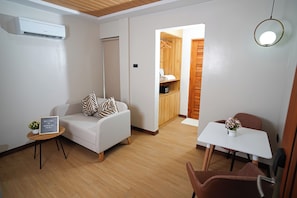 Fjölskyldusvíta - borgarsýn | Skrifborð, vinnuaðstaða fyrir fartölvur, hljóðeinangrun