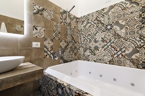 Whirlpool, Haartrockner, Bidet, Handtücher