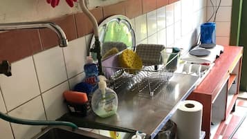 Kylskåp, mikrovågsugn, ugn och spishäll