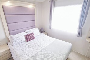 3 bedrooms, iron/ironing board, WiFi, bed sheets - Lush Family friendly holiday home Tattershall (lincoln)