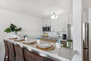 Apartment | 1 bedroom, Internet - Kahana Reef 203 in Lahaina (Lahaina)