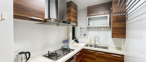 Comfort Apartment, 2 Bedrooms, Kitchen | Private kitchen | Fridge, microwave, stovetop, rice cooker