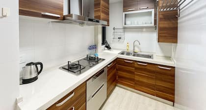 Tyms 2BR with Kitchen 5min to Metro
