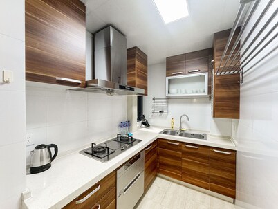 Tyms 2BR with Kitchen 5min to Metro