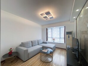 Comfort Apartment, 2 Bedrooms, Kitchen | Living area