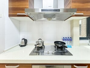 Comfort Apartment, 2 Bedrooms, Kitchen | Private kitchen | Fridge, microwave, stovetop, rice cooker