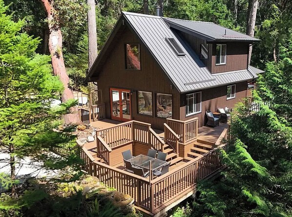 Exterior - Treetop Oasis, 2 Bedrm Paradise on Salt Spring Island (Salt Spring Island)
