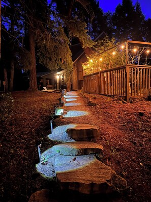 Property grounds - Treetop Oasis, 2 Bedrm Paradise on Salt Spring Island (Salt Spring Island)