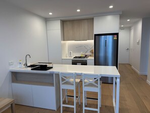Fridge, microwave, oven, stovetop