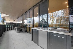 تناول الطعام بالخارج