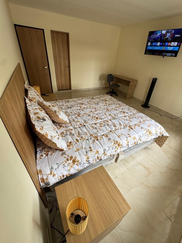 2 bedrooms, iron/ironing board, WiFi