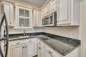 Réfrigérateur, micro-ondes, four, lave-vaisselle