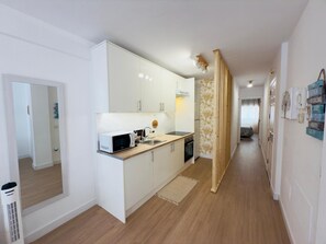 Fridge, microwave, oven, coffee/tea maker - Mansa Beach I - Cozy Apartment in Playa San Juan (Playa de San Juan)