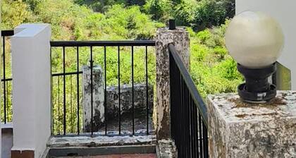 Chic 1-bedroom apartment in Sukha with fitness room, WiFi, AC