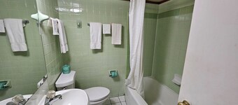 Deluxe Inn