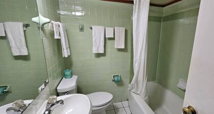 Deluxe Inn