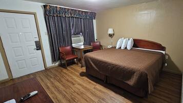 Basic Single Room | Desk, free WiFi