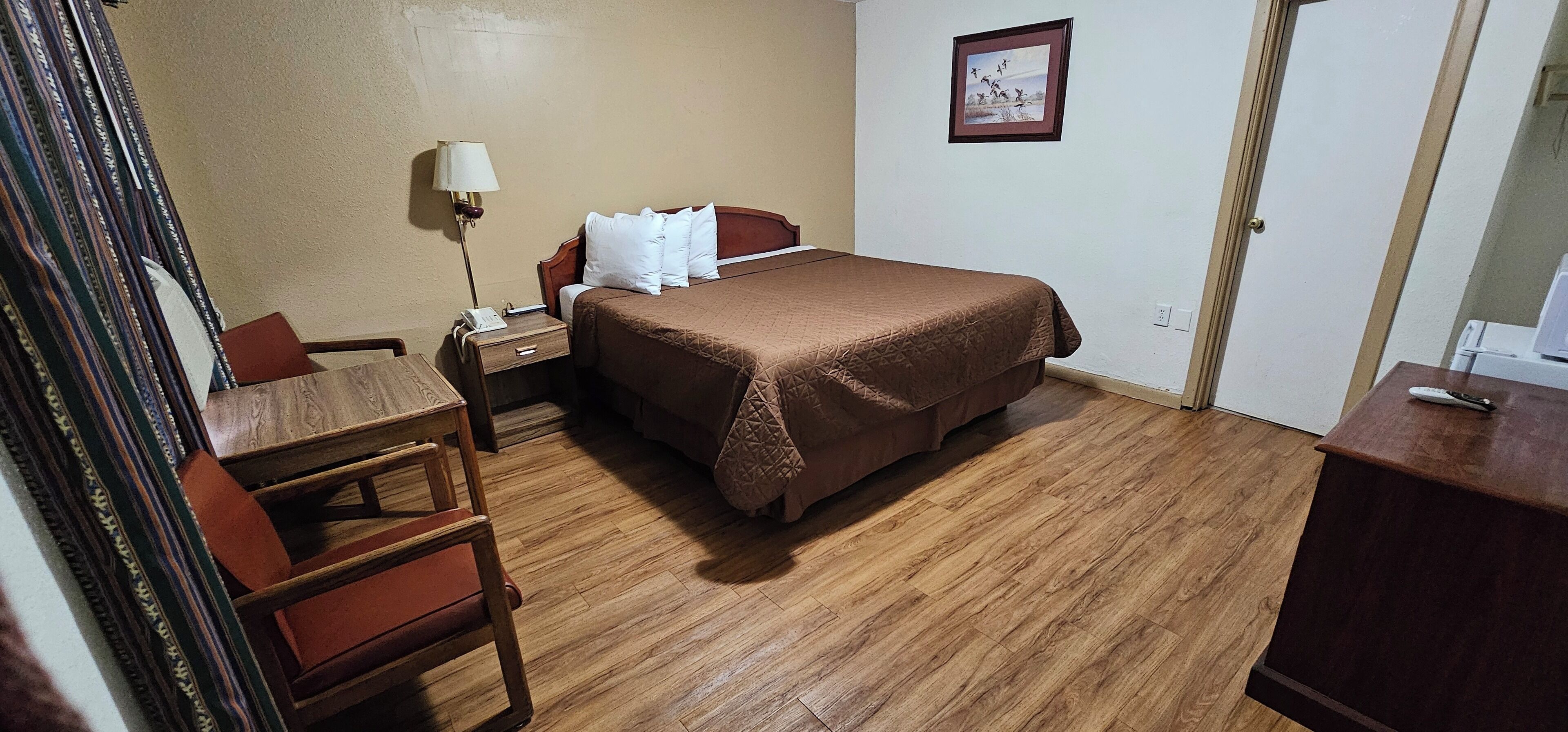 Basic Single Room | Desk, free WiFi