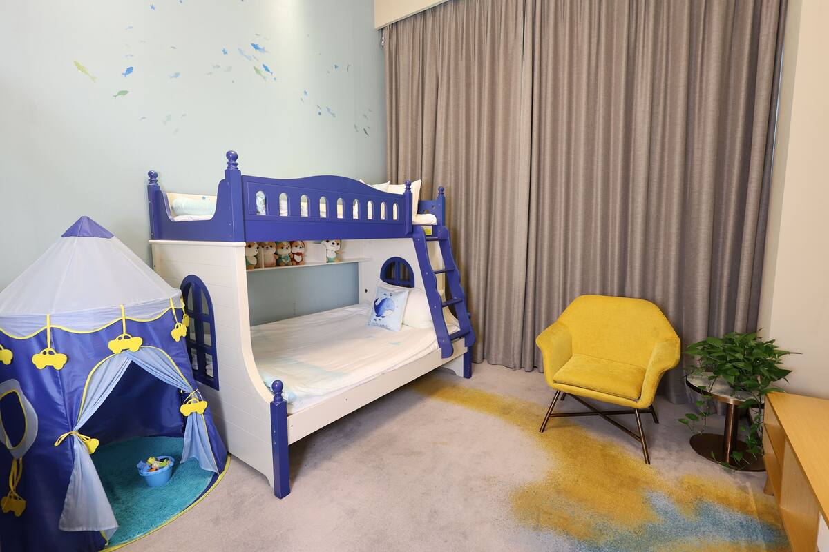 ファミリー 4 人部屋 | 羽毛の掛け布団、セーフティボックス (室内)、遮光カーテン、防音設備